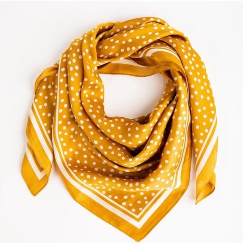Angela O'Brien Cleobella Vegan Silky
Scarf - Like New 0179